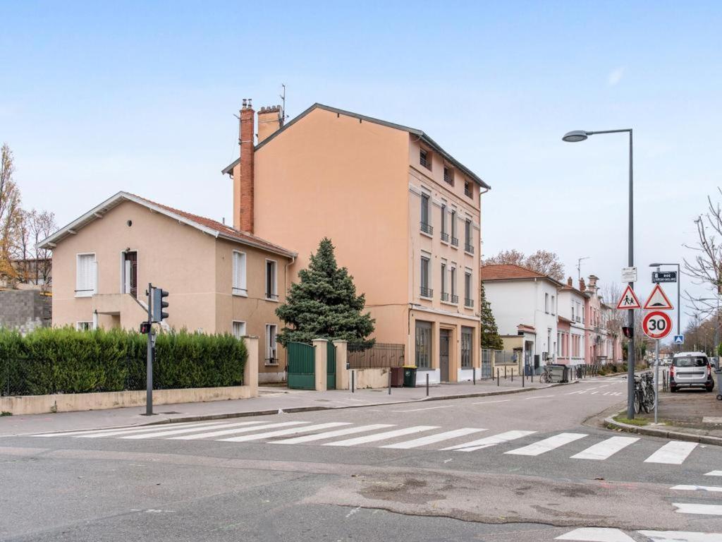 Stop Chez M District # Qualite # Confort # Simplicite 维勒班 外观 照片